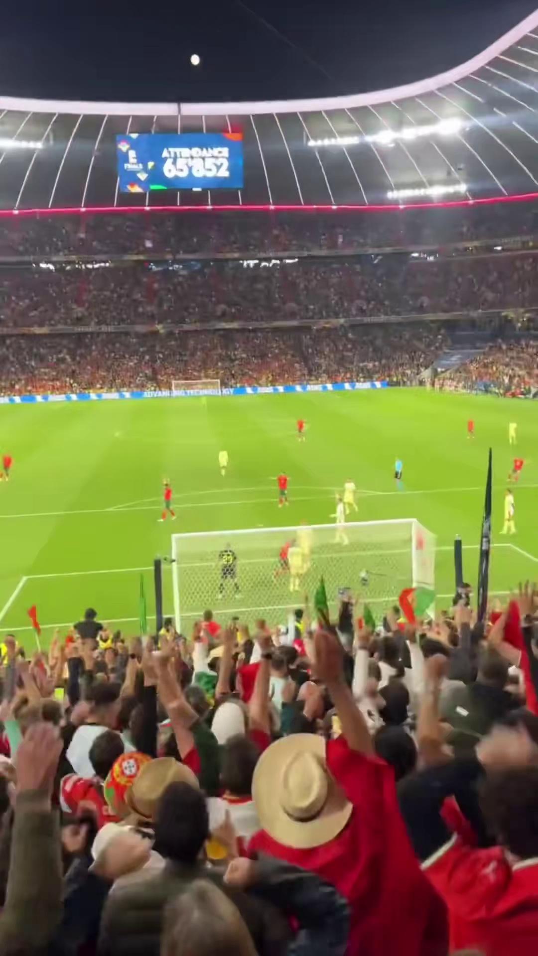 爱游戏下载中心 - C罗回归赛场，大胜首场状态亮眼，瑞士队观众沸腾！